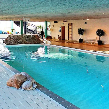Appartement Lxxxiv *
